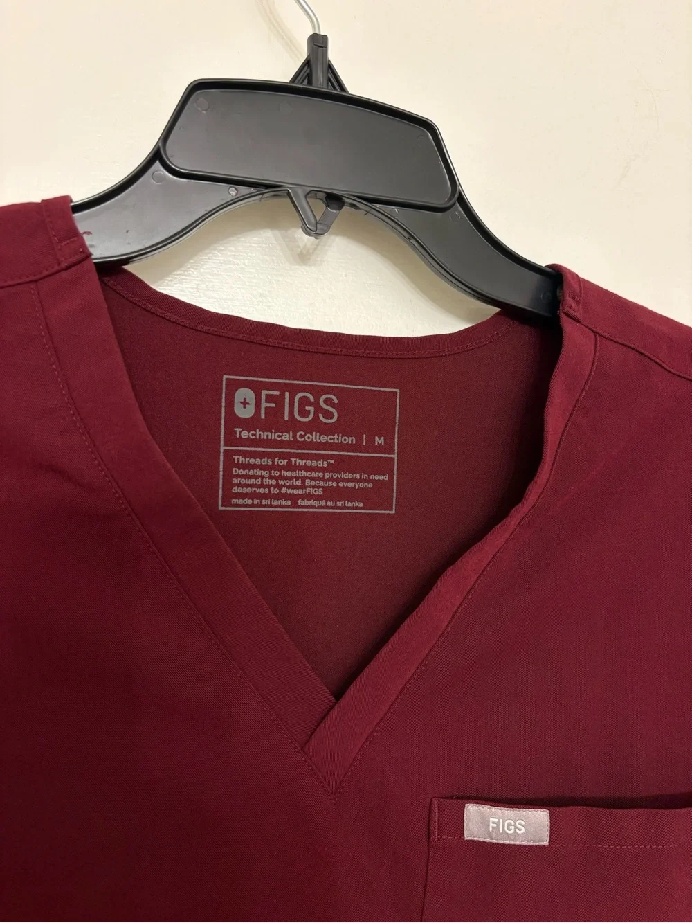FIGS Catarina One-Pocket Scrub Top Burgundy Red Women’s Size Medium
